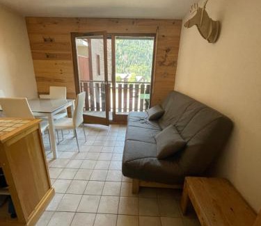Saint-Jean-dʼAulps Apartment | Cozy Studio at Le Pied des Pistes with Valley Views