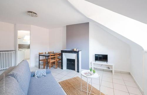 Saint-Germain-en-Laye Apartment | Scenic Le Pigeonnier: Rooftop Views Await You