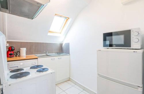 Saint-Germain-en-Laye Apartment | Scenic Le Pigeonnier: Rooftop Views Await You