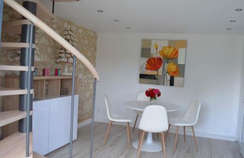 Eynesse House | Pet-Friendly Stay at Le Pigeonnier de Château Picon