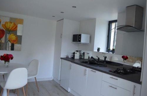 Eynesse House | Pet-Friendly Stay at Le Pigeonnier de Château Picon