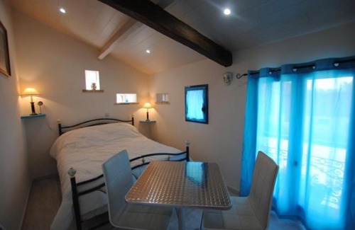 Dampierre-le-Chateau Bed & Breakfast | Enjoy Comfort and Convenience at Le Pigeonnier Hotel