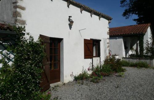Lessac House | Pet-Friendly Retreat at Le Pit with 8.9/10 Guest Rating