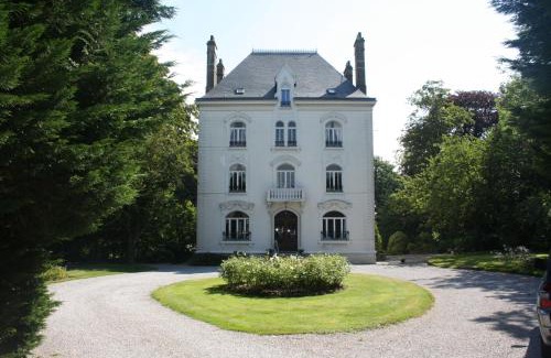 Saint-Etienne-au-Mont Bed & Breakfast | Pet-Friendly Retreat at Le Plein Air with Breakfast Included