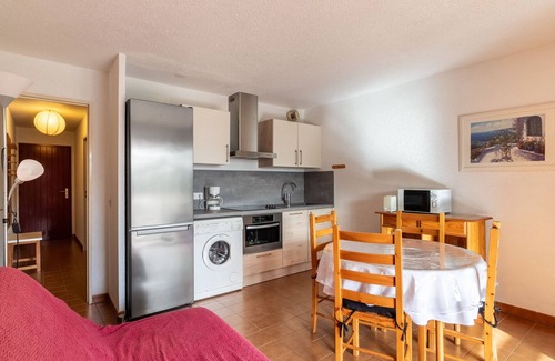 Rayol-Canadel-sur-Mer Apartment | Oceanfront Getaway at Le Plein Soleil with Spa & Views