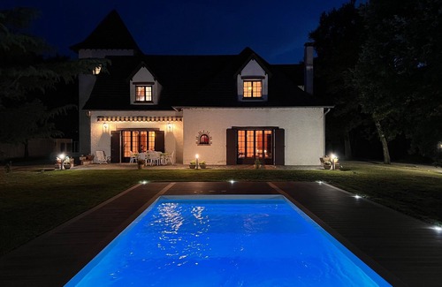 Saint-Hilaire-de-Court Villa | Relax at Le Poirier au Roi: Villa with Heated Pool