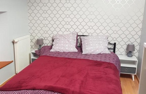 Clussais-la-Pommeraie Bed & Breakfast | Relax at Le Pommier Chambre d'hote with Oceanfront Bliss