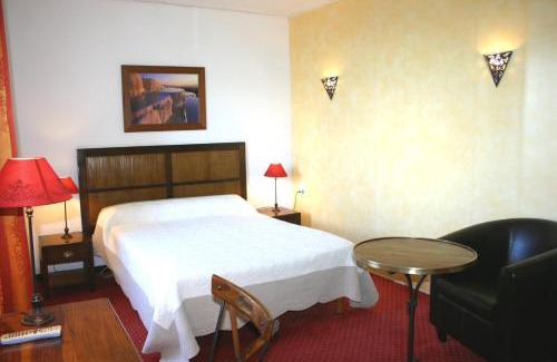 Pradelles Hotel | Discover Le Ponant: Pet-Friendly Retreat with Breakfast