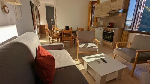Porto Apartment | Oceanfront Le Porto T3: Panoramic Views and Pet Friendly