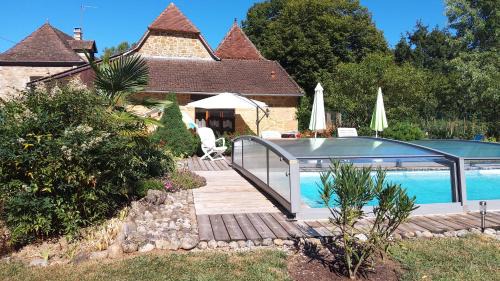 Lacapelle-Marival House | Discover Le Poulailleur de la Chayrie: Oceanfront Relaxation