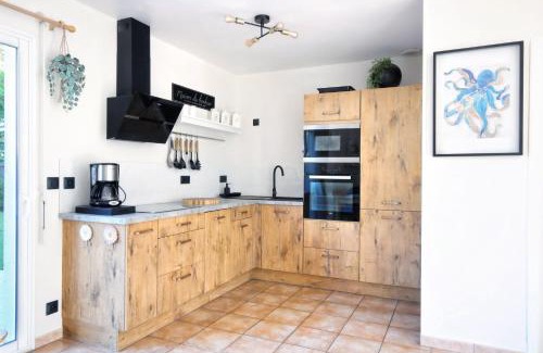 Saint-Jean-de-la-Riviere House | Le Poulpe Bleu - Maison 6p avec jardin