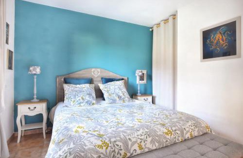 Saint-Jean-de-la-Riviere House | Le Poulpe Bleu - Maison 6p avec jardin
