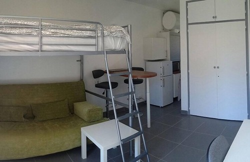 Le Pradet Apartment | Pet-Friendly Le Pradet Studio - Steps to the Beach