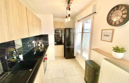Le Blanc-Mesnil Apartment | Relax at Le Sunset Terrace with Hot Tub & Pool Near Paris