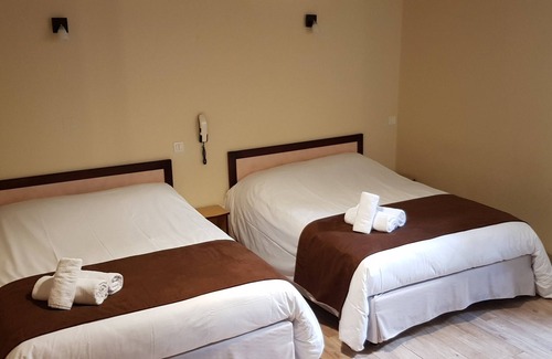 Bourg-Saint-Andeol Hotel | Cozy Le Prieuré: Family-Friendly with Delicious Dining