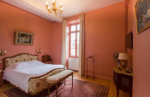 Noyers-sur-Serein House | Experience Oceanfront Bliss at LE PRIEURÉ - Rated 9.2/10