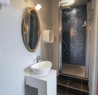 Noyers-sur-Serein House | Experience Oceanfront Bliss at LE PRIEURÉ - Rated 9.2/10