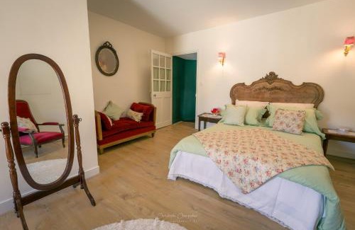 Loudun House | Discover Le Prieuré Sainte Croix: A Cozy Retreat with Dining
