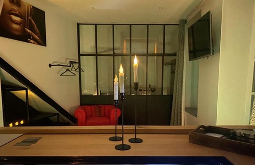 Verfeil House | Guest Rated 10/10: Le Prieuré Suite N7 with Hot Tub