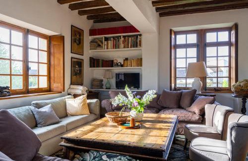 Marnay-sur-Seine House | Oceanfront Le Prieuré sur Seine: Guest Rated 9.9/10