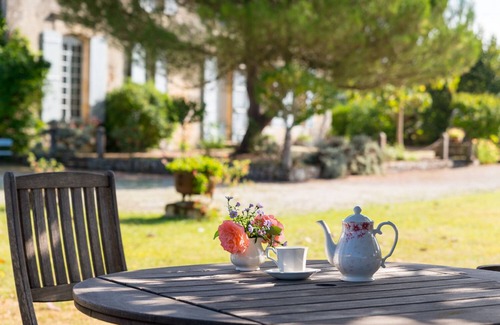 Virsac House | Experience Le Prieuré Virsac: Top-Rated Bordeaux Retreat