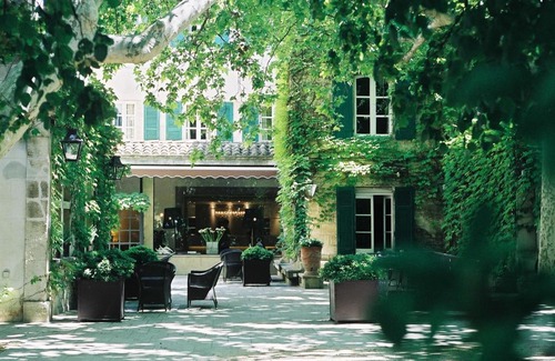 Villeneuve-les-Avignon Hotel | Experience Elegance at Le Prieure - Oceanfront Retreat