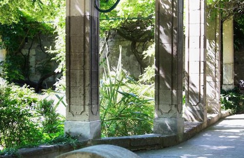 Villeneuve-les-Avignon Hotel | Experience Elegance at Le Prieure - Oceanfront Retreat