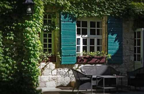 Villeneuve-les-Avignon Hotel | Experience Elegance at Le Prieure - Oceanfront Retreat