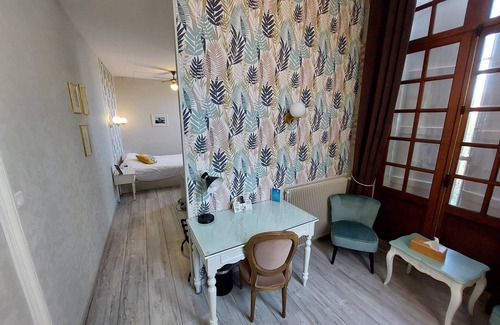 Serignac-sur-Garonne Hotel | Relax at Le Prince Noir: Top-Rated with Pool & Restaurant