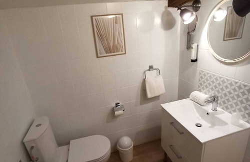 Serignac-sur-Garonne Hotel | Relax at Le Prince Noir: Top-Rated with Pool & Restaurant