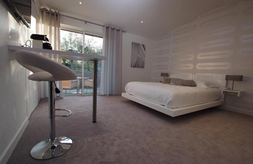 Saint-Didier Hotel | Discover the Comfort of Le Privilège: Family & Pet Friendly