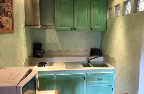 Russ Apartment | Relaxing Le Provençal Cottage Near the Scenic Wine Route