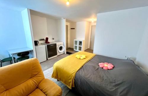 Rives Apartment | Pet and Child Friendly Getaway at Le ptit chez soi