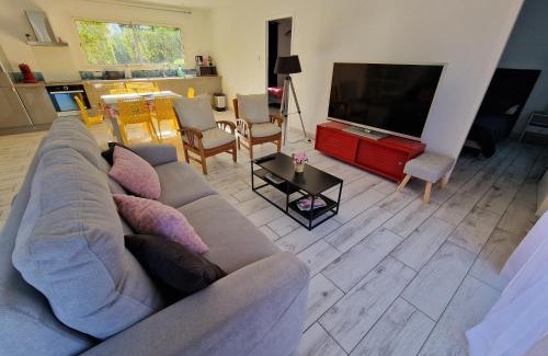 Veyras House | Cozy Le ptit cocon ardechois with Family-Friendly Amenities