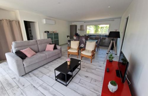 Veyras House | Cozy Le ptit cocon ardechois with Family-Friendly Amenities