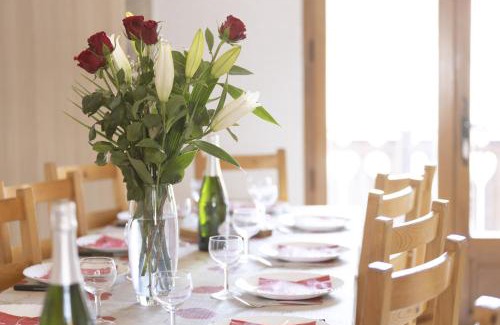 Les Carroz-d'Araches Ski Chalet | Explore Family-Friendly Comfort at Le ptit grenier