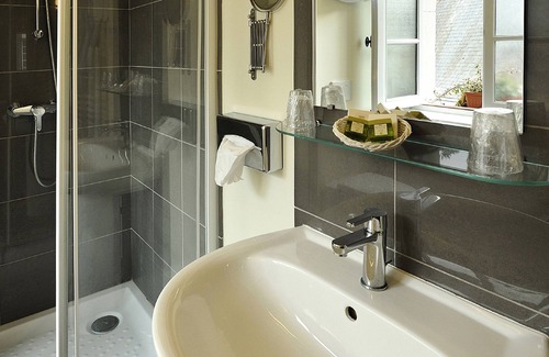 Richelieu Hotel | Discover Le Puits Doré – Hotel with Spa and Family Dining