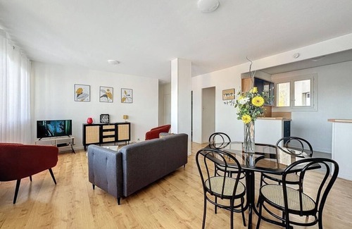 La Gare Apartment | Le quai 52 - Spacious & Bright & Railway Station
