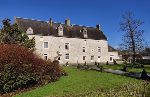 Les Veys Apartment | Discover Le Quarté: B&B with Ocean Views & Pool Access