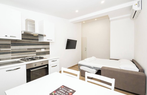 Zona XXX Castel Fusano Apartment | Discover Le Querce: Family-Friendly Retreat in Rome