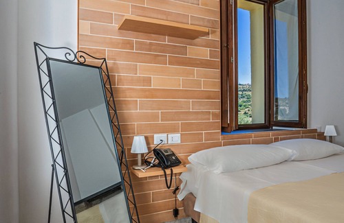 Frascinelle House | Discover Le Querce Farmhouse: Pool, Dining & 9.8 Rated Stay
