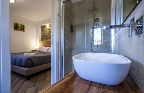 Frascinelle House | Discover Le Querce Farmhouse: Pool, Dining & 9.8 Rated Stay