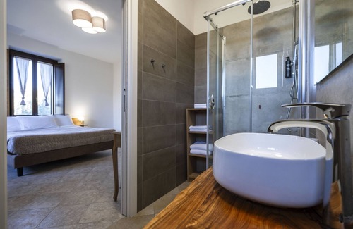 Frascinelle House | Discover Le Querce Farmhouse: Pool, Dining & 9.8 Rated Stay