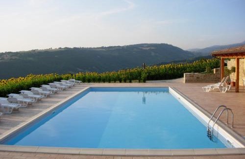 Serra San Quirico House | Discover Le Querce: Oceanfront Bliss with Pet-Friendly Perks