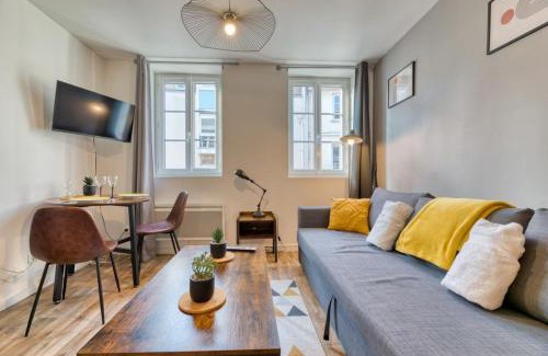 Coteaux Ouest Apartment | Cozy Le Chaleureux: Renovated Studio for Families