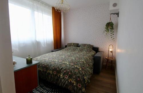Laon Apartment | Family-Friendly Retreat at Le Rétro de la Gare - 9.2/10