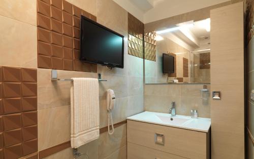 Rione IV Campo Marzio Hotel | Elegant Stay at LE RÊVE DE NAIM Roma - Rated 8.3/10