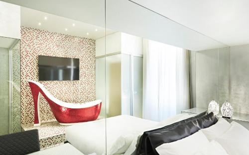 Rione IV Campo Marzio Hotel | Elegant Stay at LE RÊVE DE NAIM Roma - Rated 8.3/10