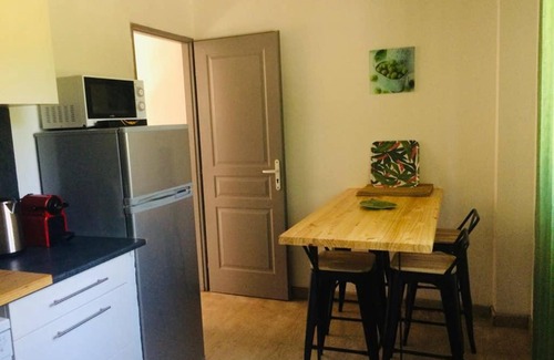 Cavaillon House | Discover LE RÊVE DE ROSE: Rated 10/10, Pet Friendly Stay