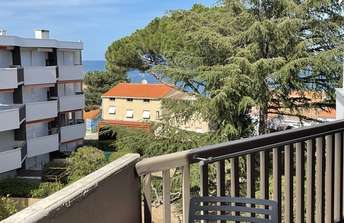 Plage d'Argeles Apartment | Cozy Le Racou Apartment Near the Beach for Family Fun